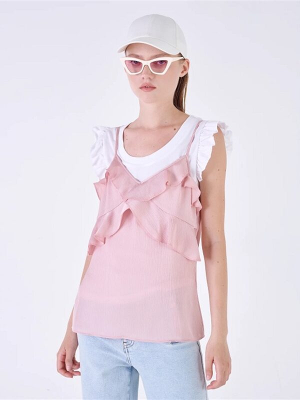 <p>
  Top con volant
</p>Silvian Heach
