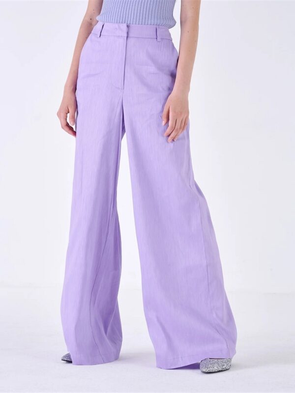 <p>
  Pantalone a palazzo
</p>Silvian Heach
