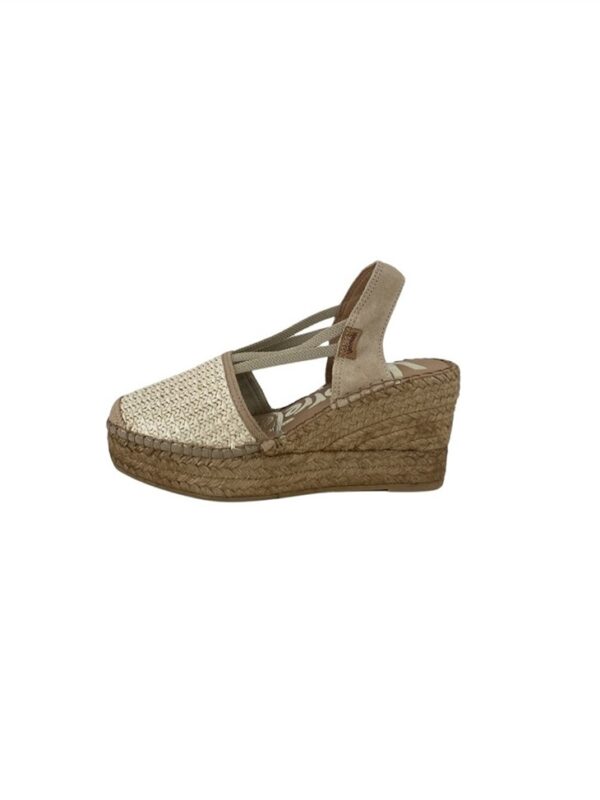 <p>
  Espadrillas in rafia con zeppa
</p>Vidorreta