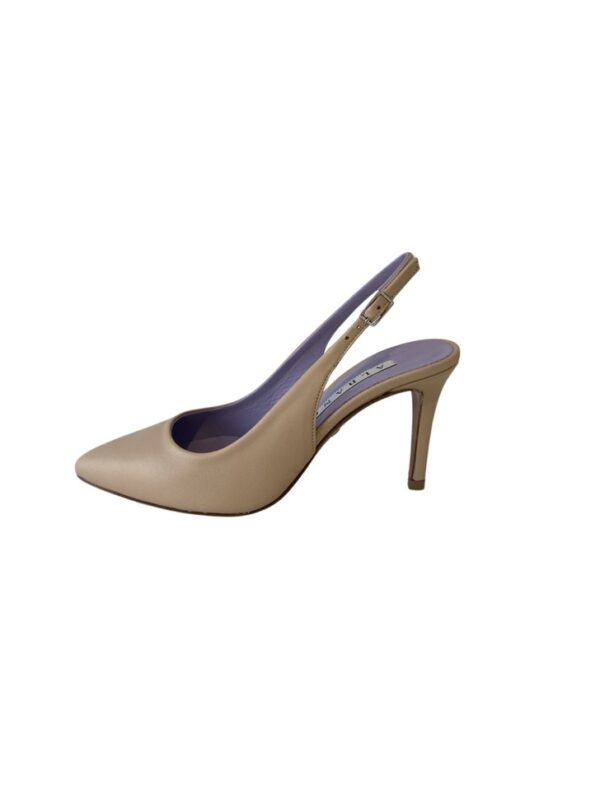 <p>
  Chanel con tacco 7 cm
</p>Albano