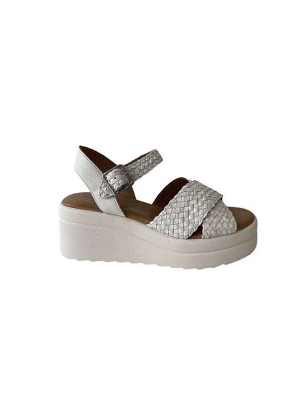 <p>
  Zeppa in vera pelle intrecciata
</p>Inuovo