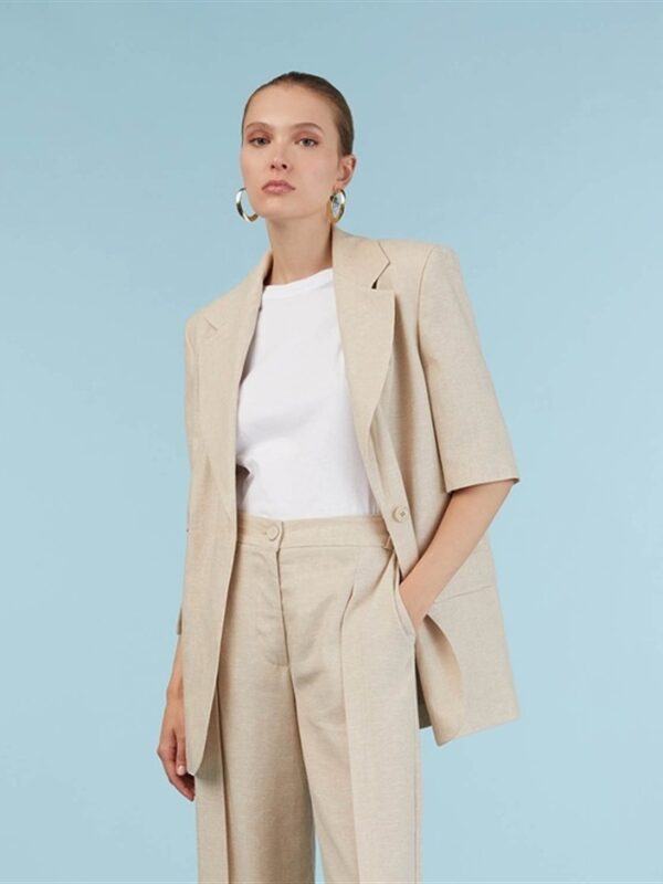 <p>
  Giacca in misto lino a mezza manica con cintura inclusa 
</p>Mariuccia Milano