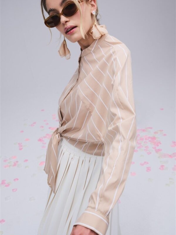 <p>
  Camicia coreana a righe con nodo
</p>H2o