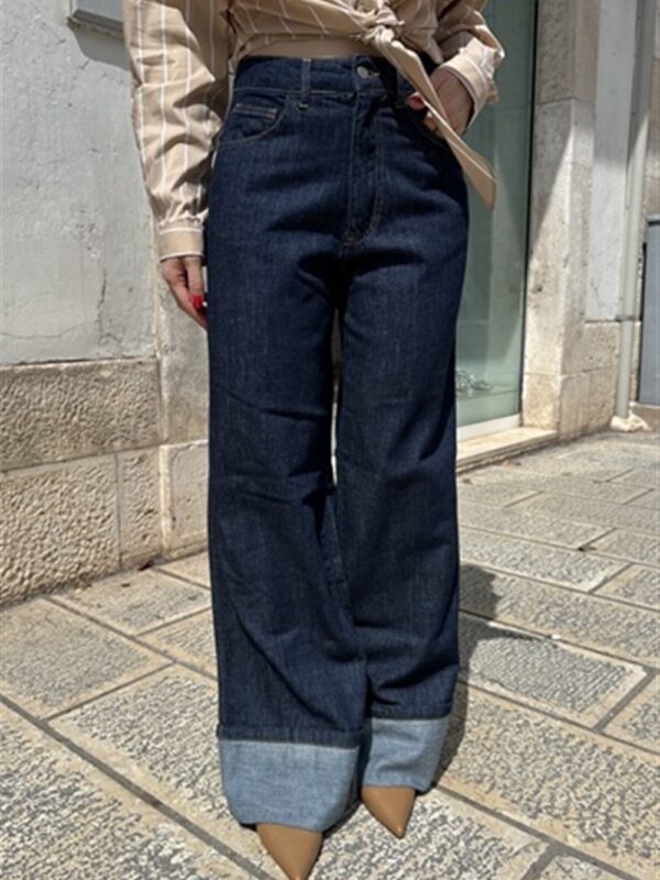 <p>
  Jeans morbido a palazzo con piegone sul fondo
</p>H2o