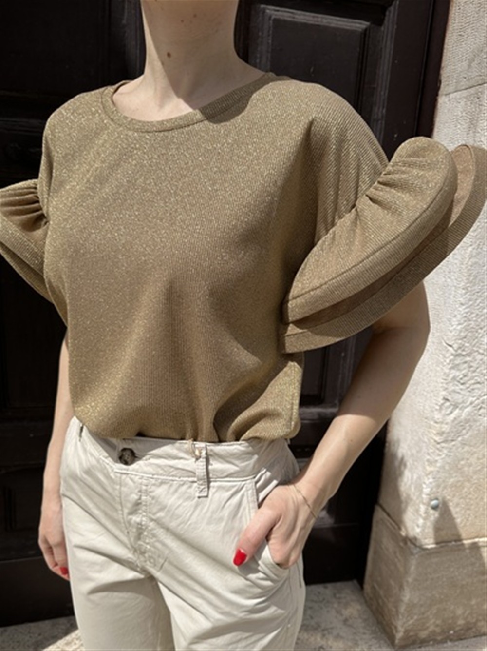 <p>
  T-shirt in lurex con volant sulle maniche
</p>H2o