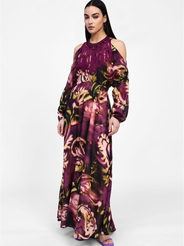 <p>
  Abito a fantasia in misto seta con omeri scoperti ed accessorio removibile sullo
  scollo
</p>Dixie