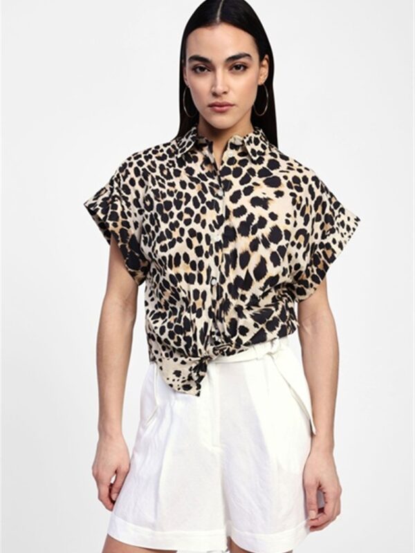 <p>
  Camicia mezza manica stampa animalier
</p>Dixie