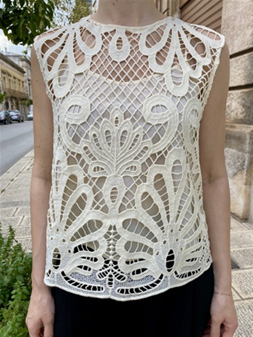 <p>
  Canotta in macramé (top incluso) 
</p>Dixie