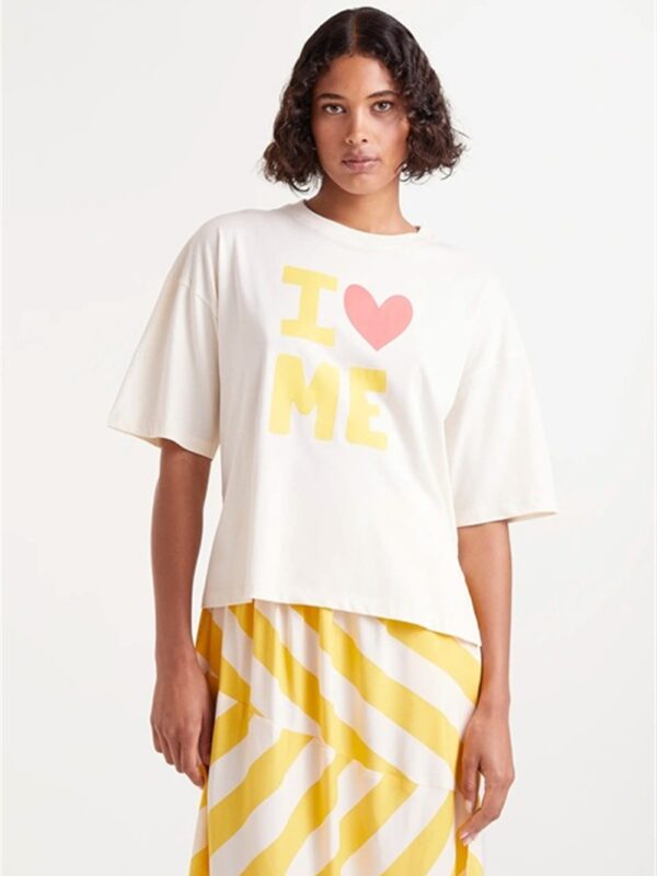 <p>
  T-shirt con stampa "i love me"
</p>Compania Fantastica