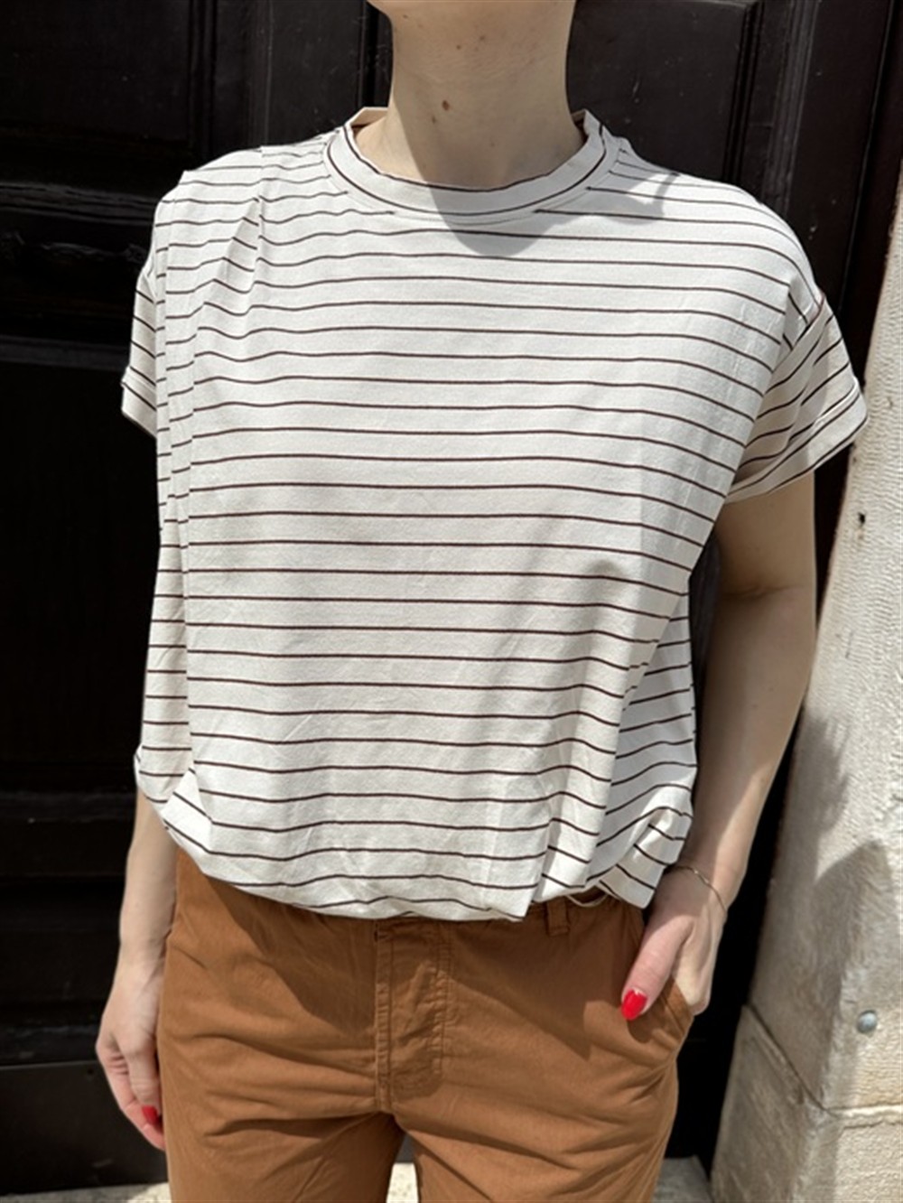 <p>
  T-shirt stampa righe sottili con elastico sul davanti
</p>H2o
