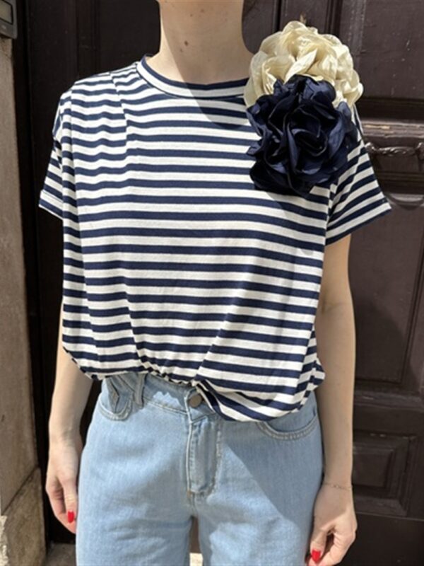 <p>
  T-shirt stampa righe con spille removibili
</p>H2o