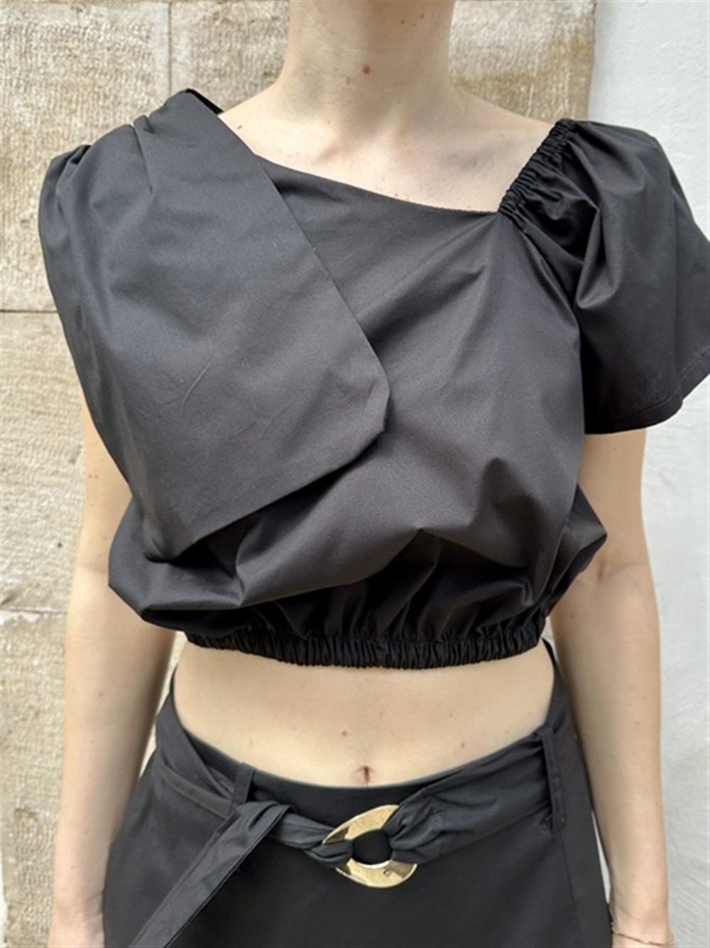 <p>
  Top in popeline con fiocco nero
</p>Mariuccia Milano