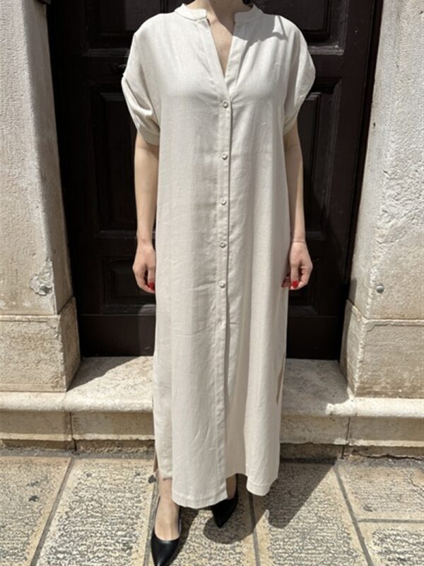 <p>
  Scamiciato mezza manica con accessori sulle spalline
</p>Mariuccia Milano
