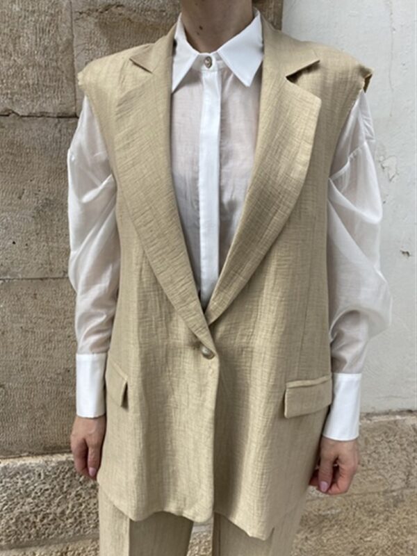 <p>
  Gilet in misto lino beige
</p>Dixie