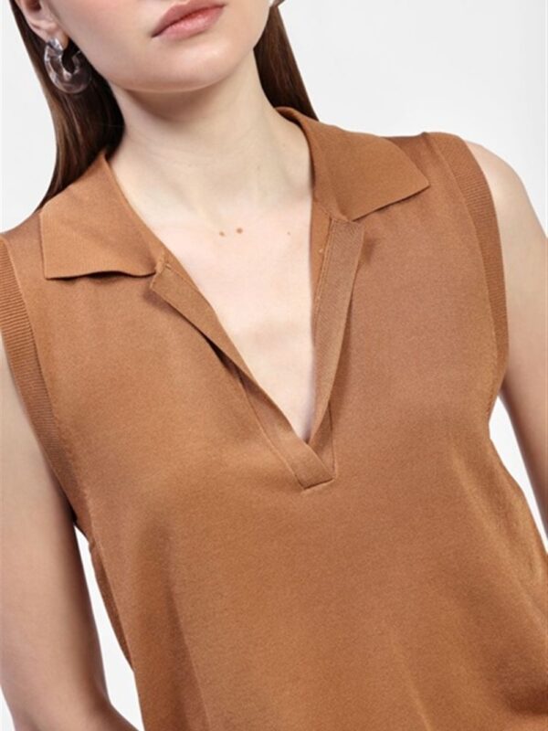 <p>
  Top/Polo smanicata tabacco
</p>Dixie