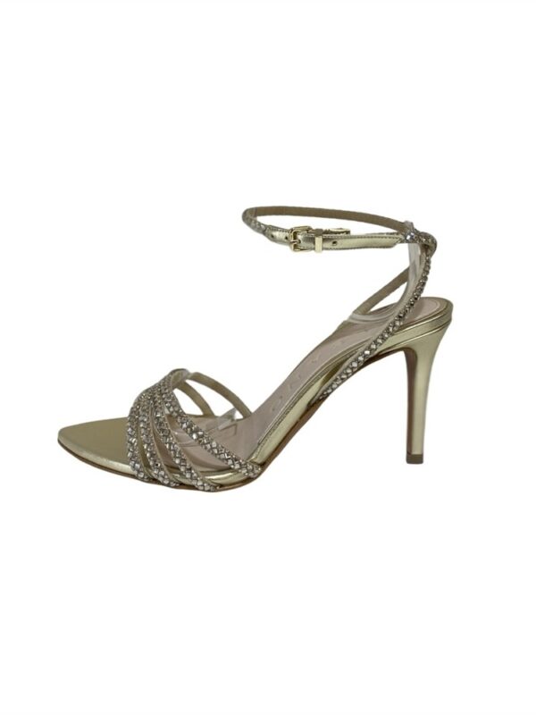 <p>
  Sandalo a punta con strass romboidali e tacco di 8 cm platino
</p>Albano