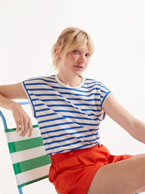 <p>
  T-shirt a scatola stampa righe
</p>Compania Fantastica