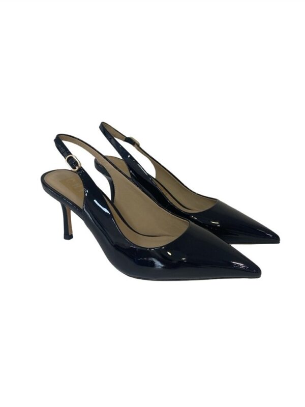<p>
  Chanel a punta con tacco 7 cm vernice nera 
</p>Chiconic