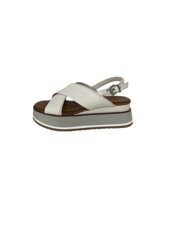 <p>
  Zeppa con incrocio di fasce
</p>Inuovo