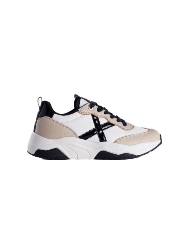 <p>
  Sneakers modello WAVE 105 
</p>Munich