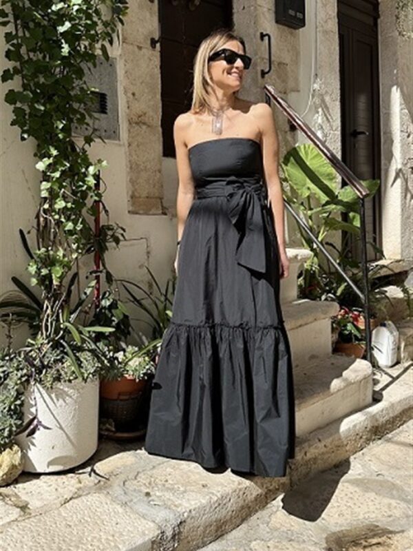 <p>
  Gonnellone in taffeta con spacco
</p>Mariuccia Milano