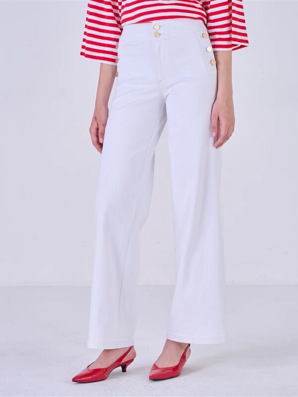 <p>
  Pantalone a gamba larga in bull denim con bottoni
</p>Silvian Heach