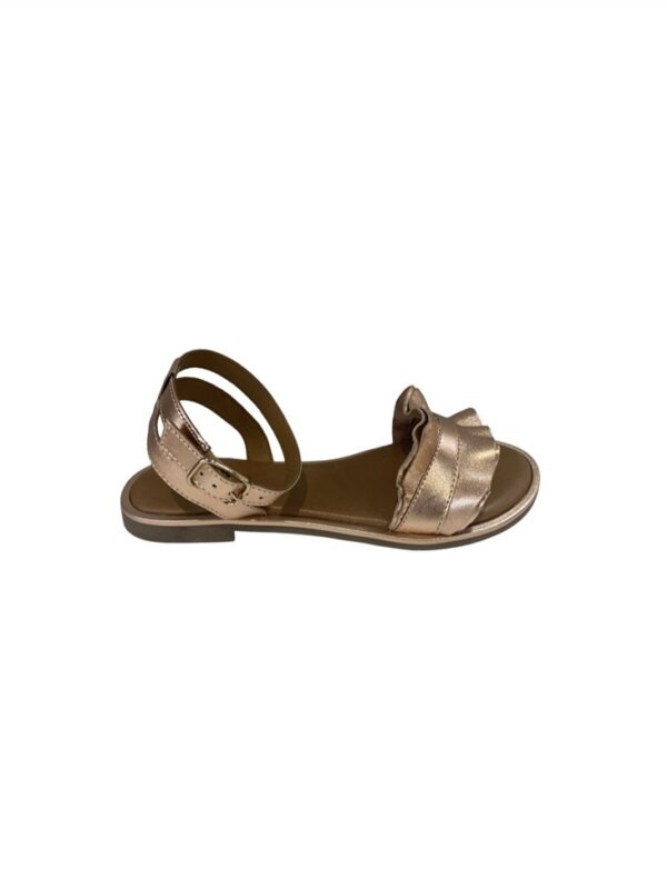 <p>
  Sandalo in pelle con rouches 
</p>Inuovo