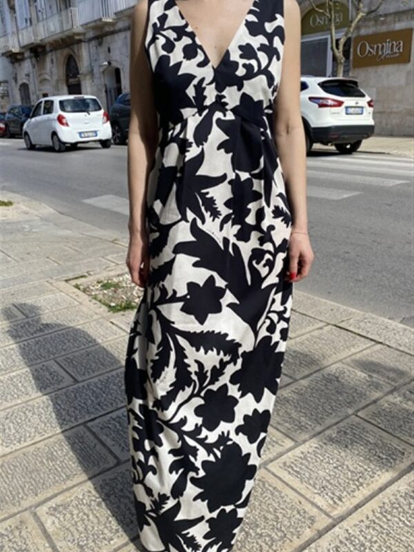 <p>
  Abito lungo a fantasia smanicato con scollo a v
</p>Tolérance Couture