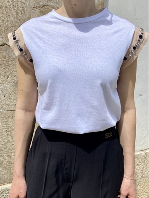 <p>
  Maglia in cotone con passamaneria ed applicazioni
</p>Le _Sarte _Del_Sole