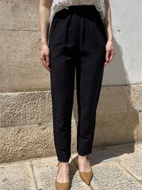 <p>
  Pantalone morbido a sigaretta con elastico in vita nero
</p>Le _Sarte _Del_Sole