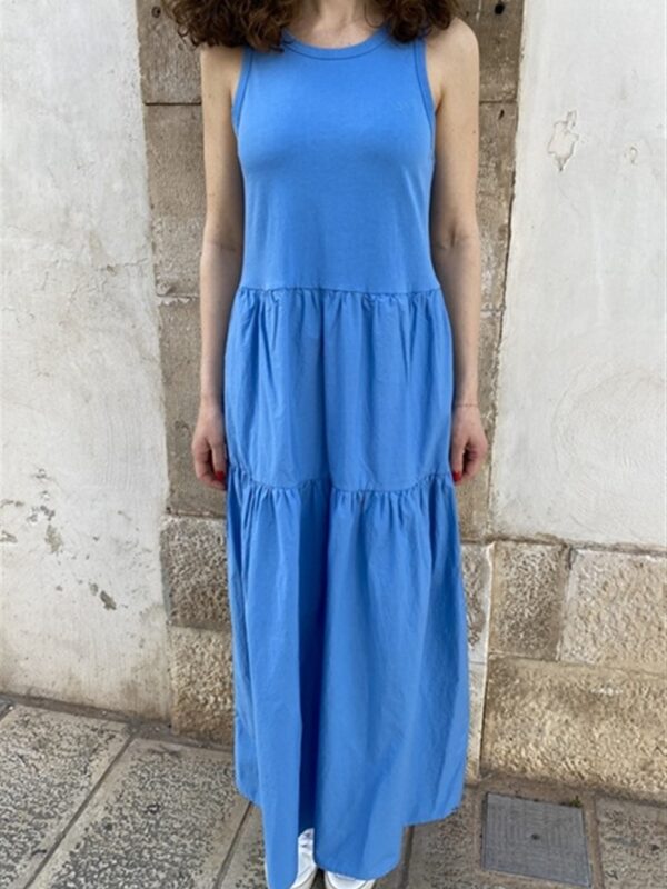 <p>
  Abito lungo smanicato in cotone e poepeline avio
</p>Sun 68
