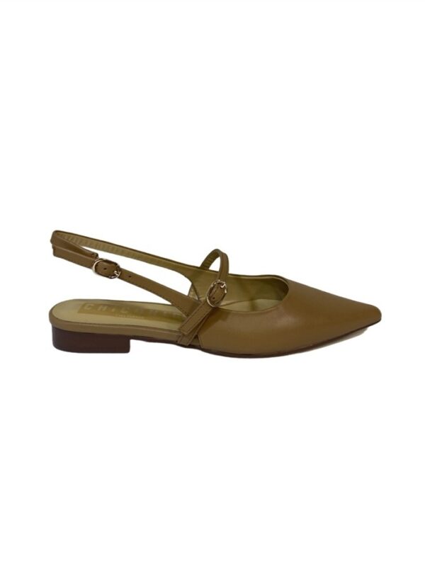 <p>
  Slingback sella con tacco 2 cm e cinturino orizzontale sullo scollo 
</p>Chiconic