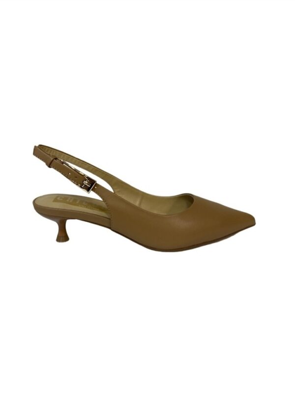 <p>
  Chanel sella con tacco 5 cm
</p>Chiconic