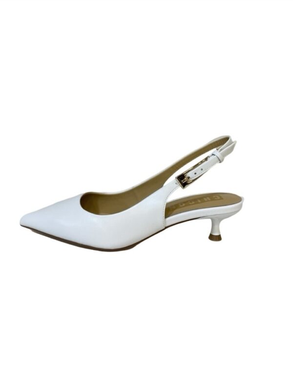 <p>
  Chanel bianca con tacco 5 cm 
</p>Chiconic