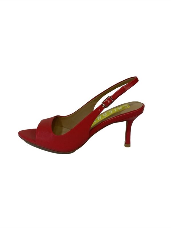 <p>
  Chanel rossa spuntata con tacco 7 cm 
</p>Chiconic