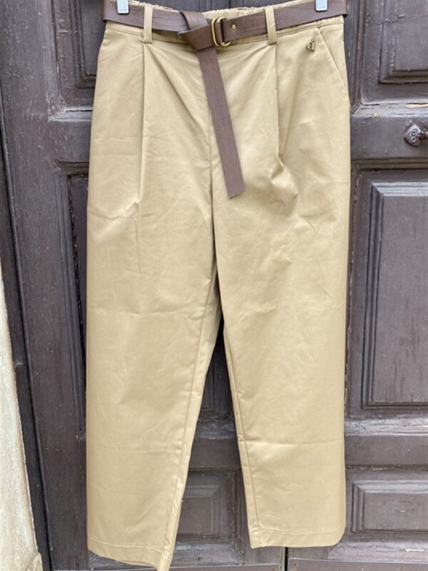 <p>
  Pantalone gamba dritta con pences e cintura camel
</p>Dixie