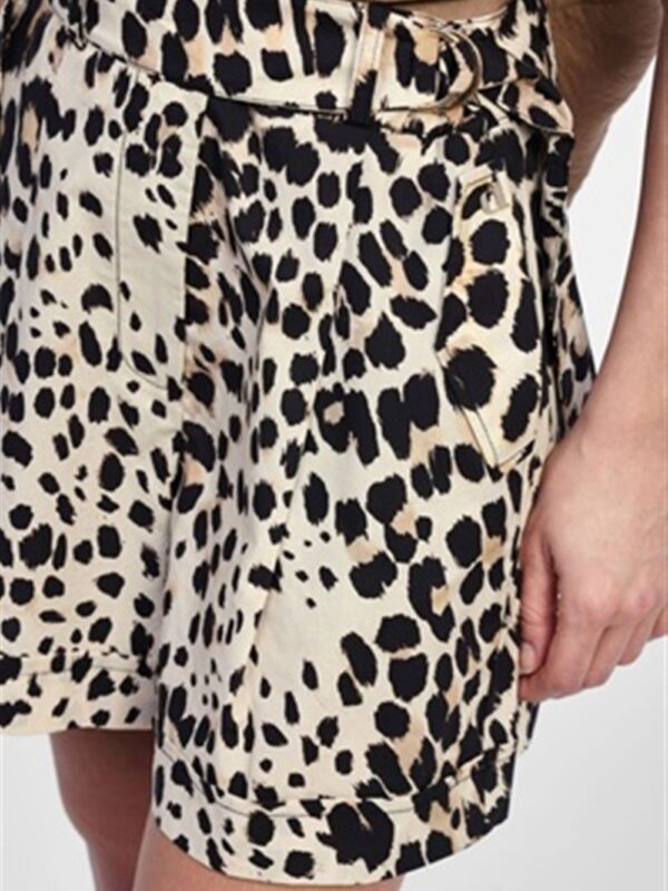 <p>
  Shorts stampa animalier
</p>Dixie