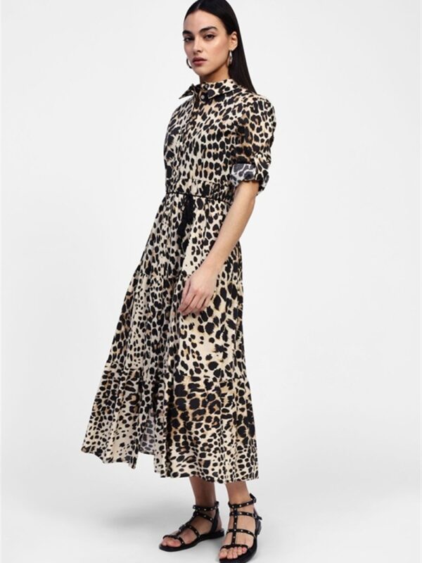 <p>
  Scamiciato lungo stampa animalier
</p>Dixie