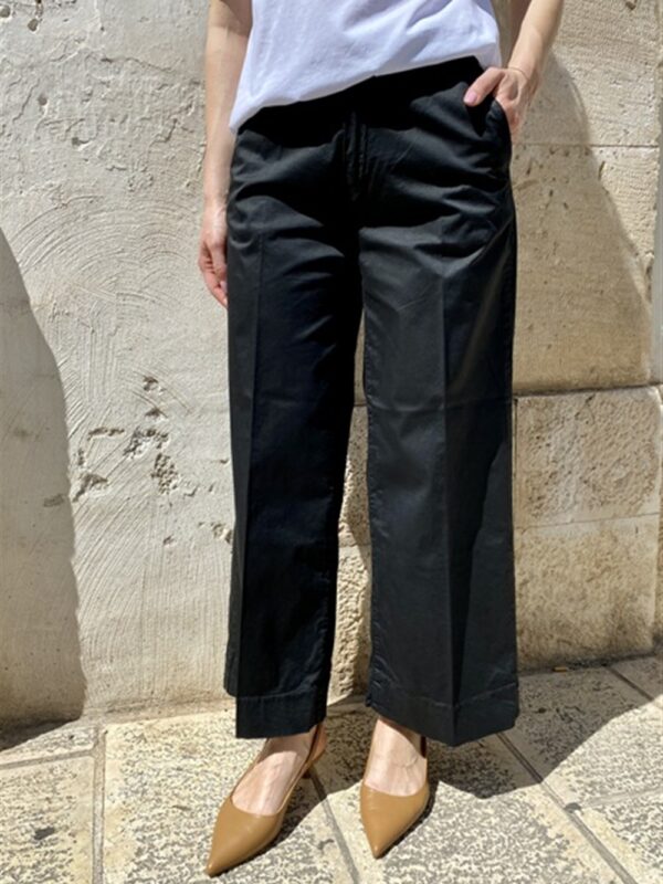 <p>
  Pantalone culotte nero
</p>Le _Sarte _Del_Sole