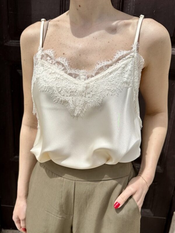<p>
  Top con pizzo burro
</p>Le _Sarte _Del_Sole