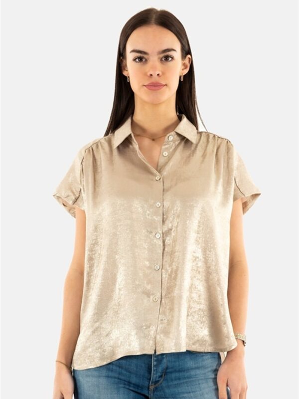 <p>
  Camicia a mezza manica in tessuto effetto spalmato
</p>Molly Bracken