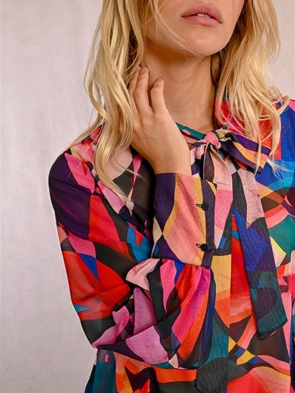 <p>
  Camicia a fantasia con fasce da annodare
</p>Molly Bracken