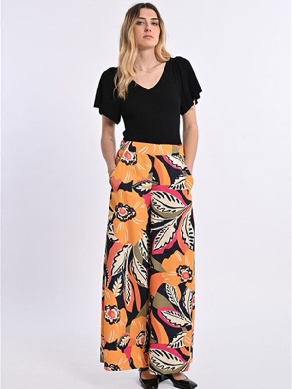 <p>
  Pantalone palazzo a fantasia con elastico sul retro vita
</p>Molly Bracken