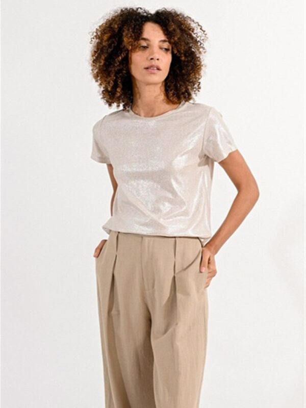 <p>
  T-shirt in materiale iridescente beige
</p>Molly Bracken