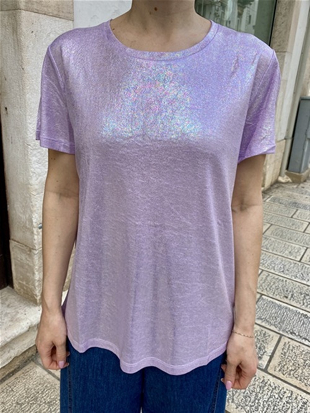 <p>
  T-shirt in materiale iridescente lilla
</p>Molly Bracken