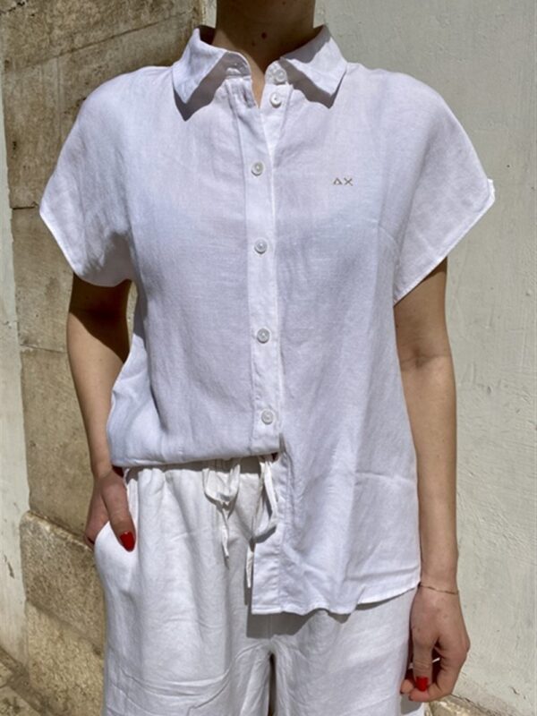 <p>
  Camicia smanicata a scatola bianca
</p>Sun 68