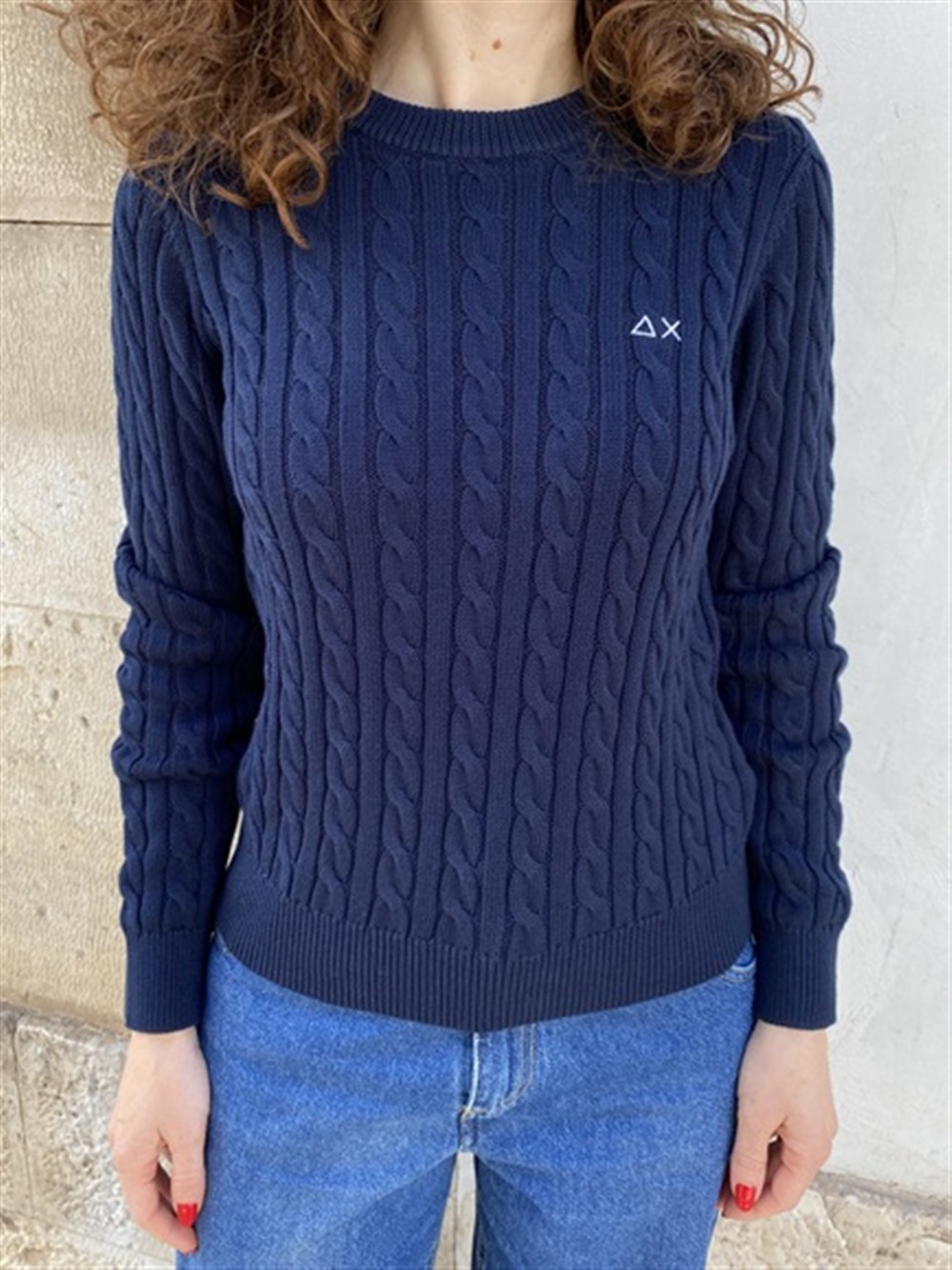<p>
  Maglioncino con trama a treccia navy blue
</p>Sun 68