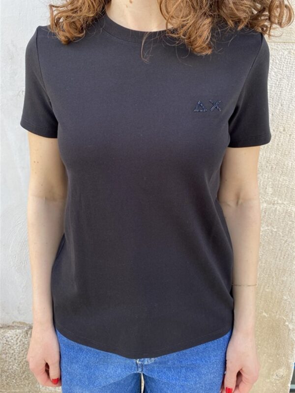 <p>
  T-shirt con logo di strass nera
</p>Sun 68