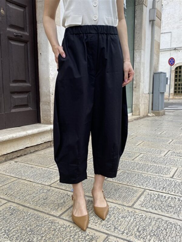 <p>
  Pantalone modello baloon cropped in popeline
</p>Dixie