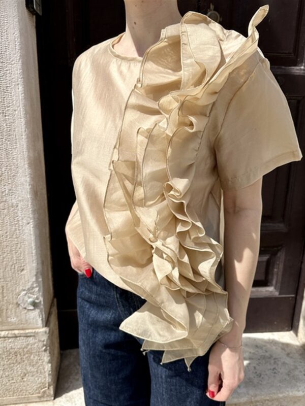 <p>
  Blusa a mezza manica con rouches laterali zenzero
</p>H2o